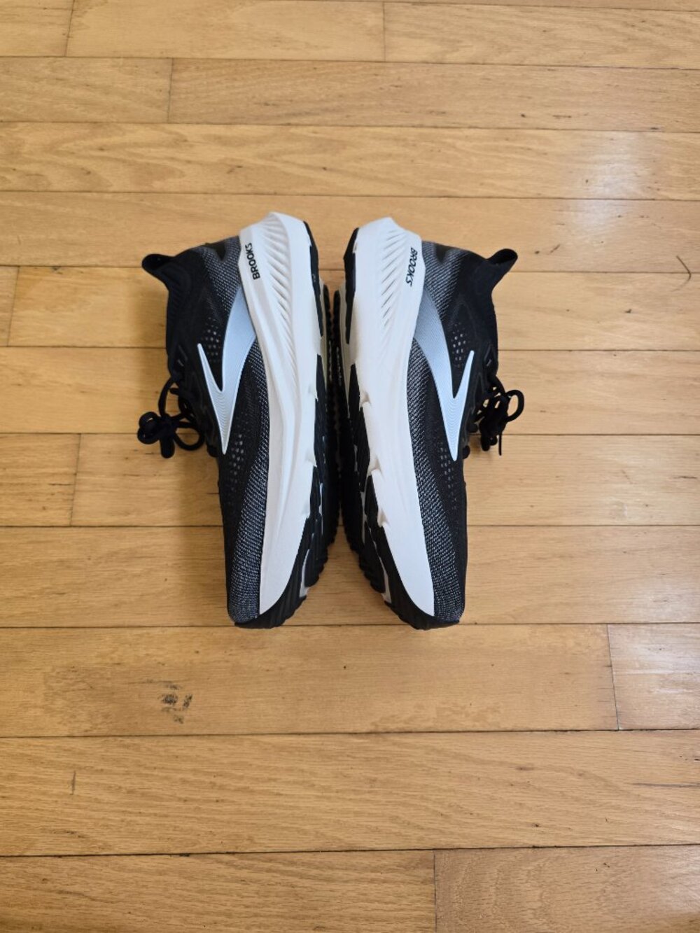 Brooks | Glycerin 23 black sporty running sneakers | MENS 11 - Picture 9 of 10